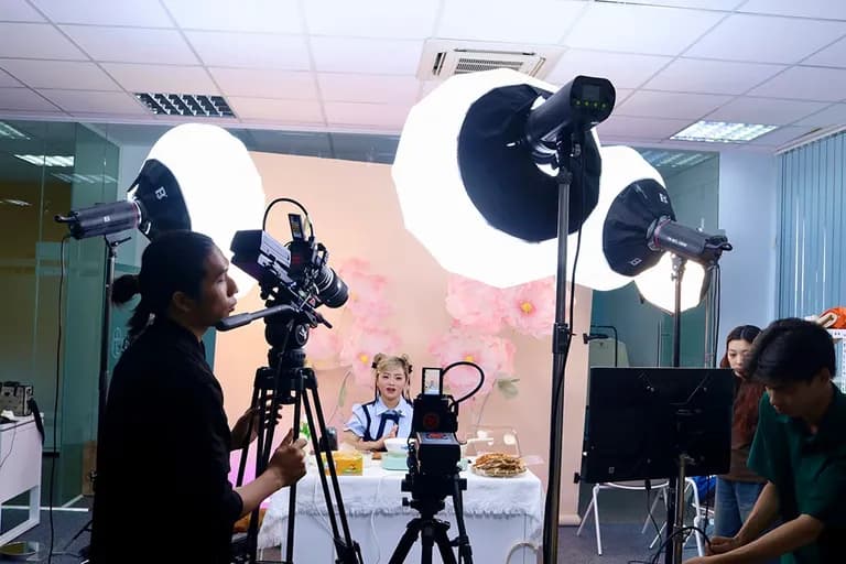 Livestream & Quảng Cáo